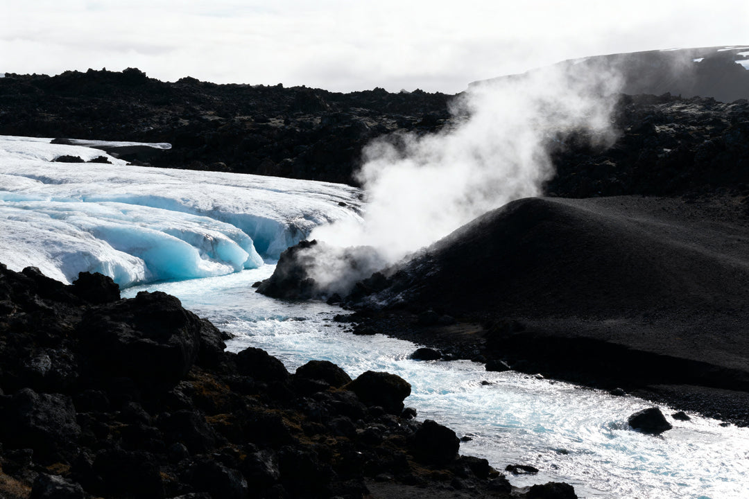 The Coexistence of Hot Springs and Cold Springs in Iceland