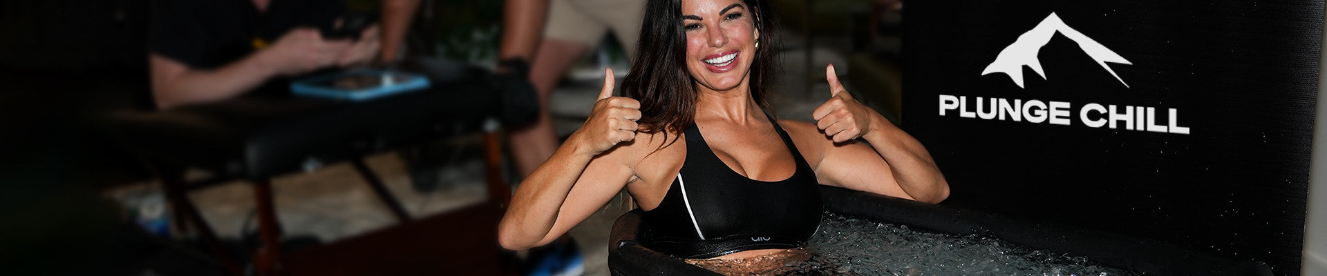 cold plange chiller-A woman is taking a cold bath in a cold plunge tub.