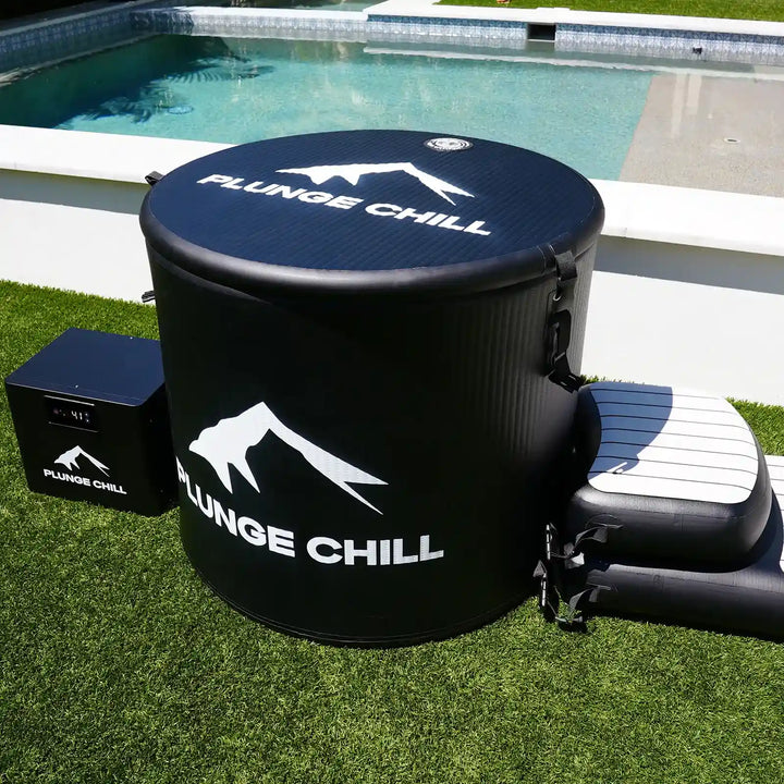 In front of the swimming pool stands an ice bath tub, connected to a chiller.